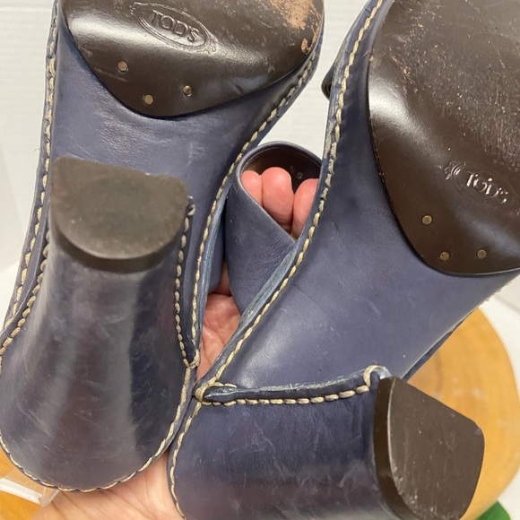 TOD’S Navy Blue Leather Strap Heels